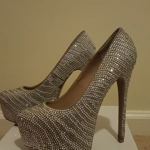 Steven Madden Pewter Dyvinal Heels